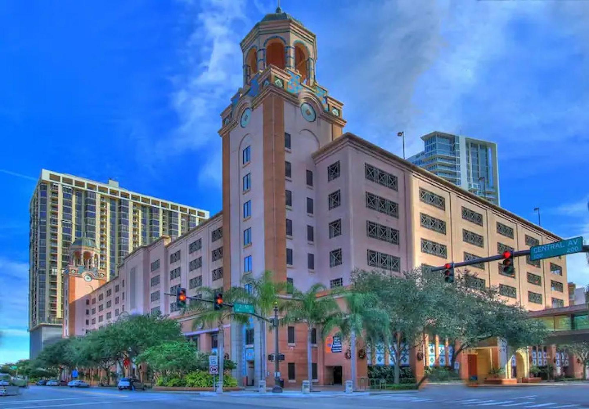 Elegant Studio Apartment In Downtown St Pete - Great Community Events! セント・ピーターズバーグ エクステリア 写真
