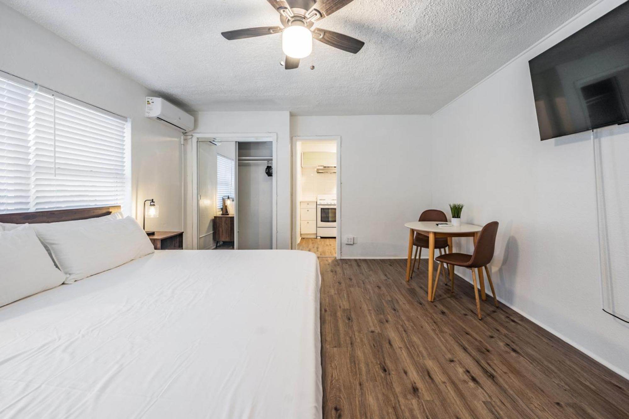 Elegant Studio Apartment In Downtown St Pete - Great Community Events! セント・ピーターズバーグ エクステリア 写真