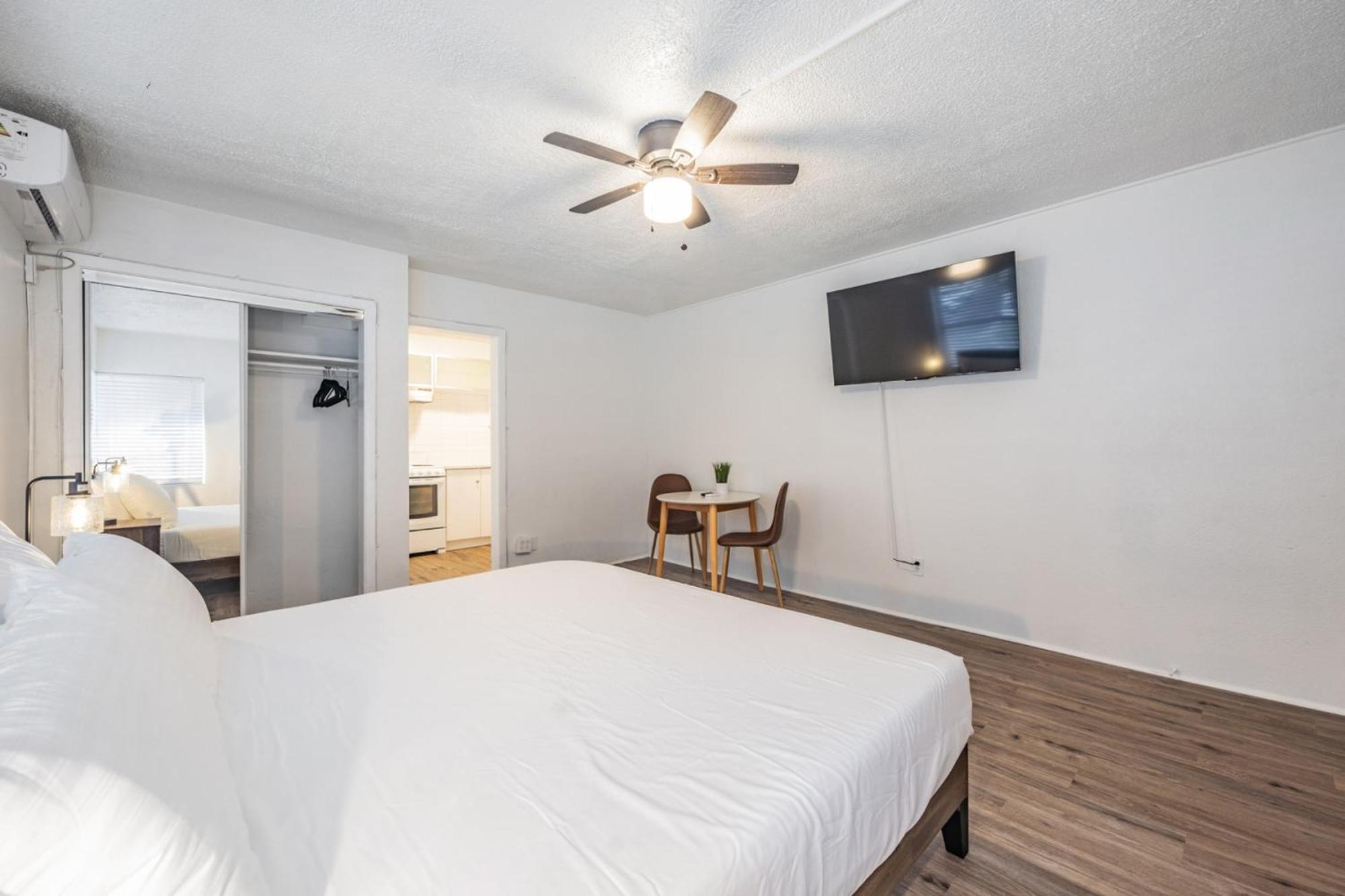 Elegant Studio Apartment In Downtown St Pete - Great Community Events! セント・ピーターズバーグ エクステリア 写真